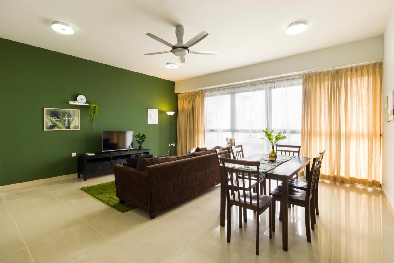 Pj8 Service Suites By Airhost Petaling Jaya Exterior photo
