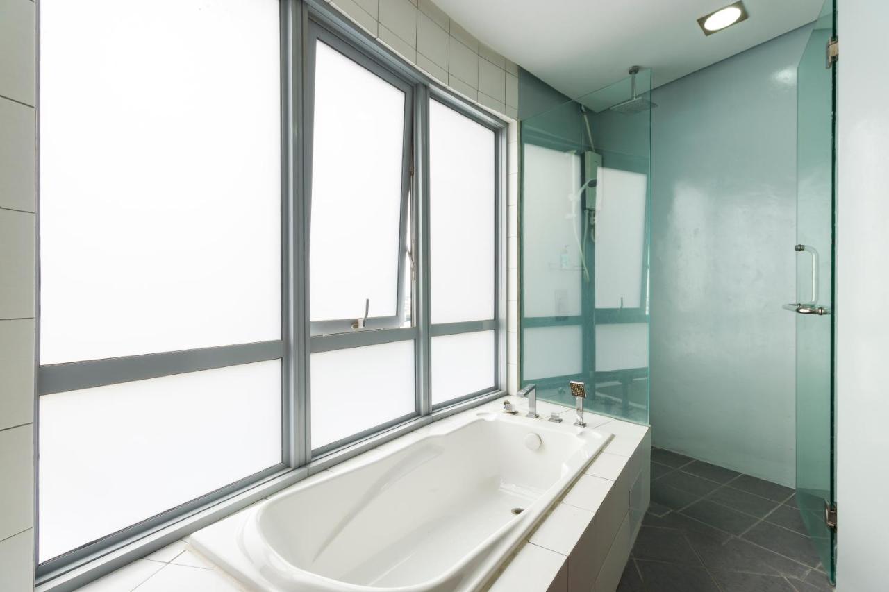 Pj8 Service Suites By Airhost Petaling Jaya Exterior photo