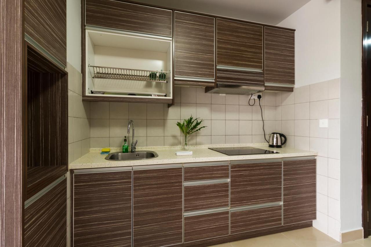 Pj8 Service Suites By Airhost Petaling Jaya Exterior photo